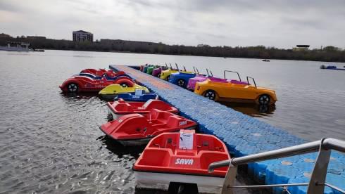 В Центральном парке Караганды открылся сезон лодок и катамаранов