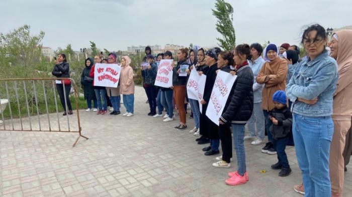 Возобновить отстрел бездомных собак потребовали митингующие в Атырау
                30 апреля 2022, 22:20