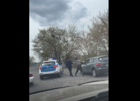 В Караганде задержание нетрезвого водителя попало на видео