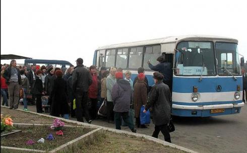 В Родительский день в Караганде некоторые автобусы до кладбищ не вышли на линию