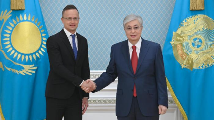 Токаев принял министра внешнеэкономических связей и иностранных дел Венгрии
                03 мая 2022, 15:17