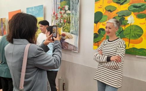 Включить лето: карагандинский художник Чингиз Касимов представил свою выставку