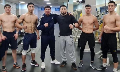 Казахстанские боксеры встретились с известным чемпионом мира. Фото