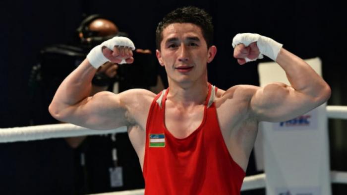 Казахский боксер нокаутировал кубинца в андеркарте 