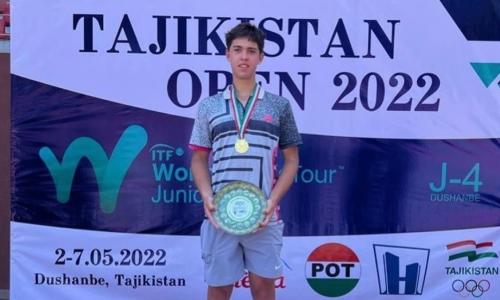 Казахстанский теннисист стал абсолютным чемпионом юниорского турнира ITF в Душанбе