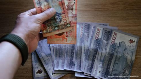 Cреднюю зарплату казахстанцев назвали в Бюро статистики