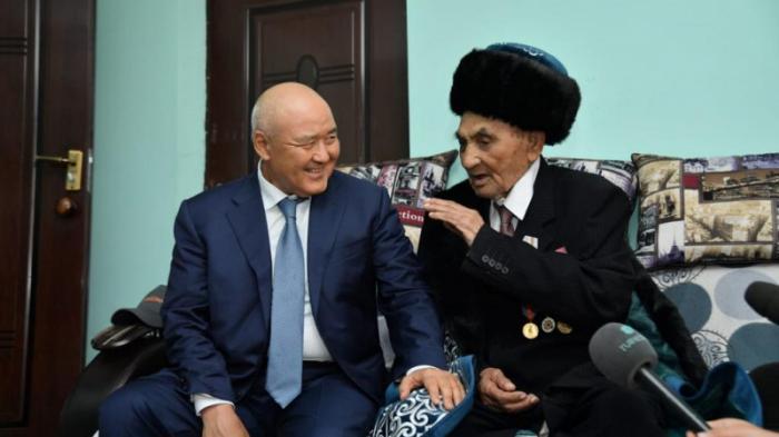 Аким Туркестанской области поздравил ветеранов
                09 мая 2022, 11:02