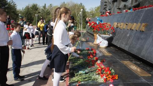 Праздник со слезами на глазах: День Победы в Караганде