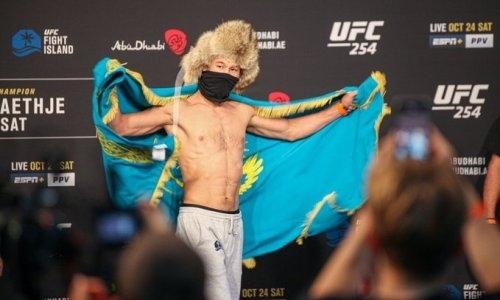 Казахстанских бойцов UFC официально лишили флага. Подробности