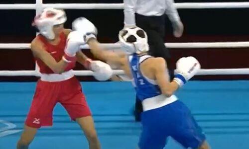 Казахстан деклассом выиграл второй бой женского ЧМ-2022 по боксу