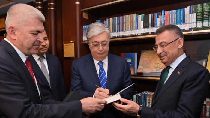 Токаев передал нацбиблиотеке Турции книгу о независимости Казахстана
                11 мая 2022, 17:43
