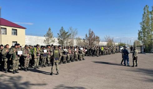 Сбежали заключённые: спецучения провели в Карагандинской области