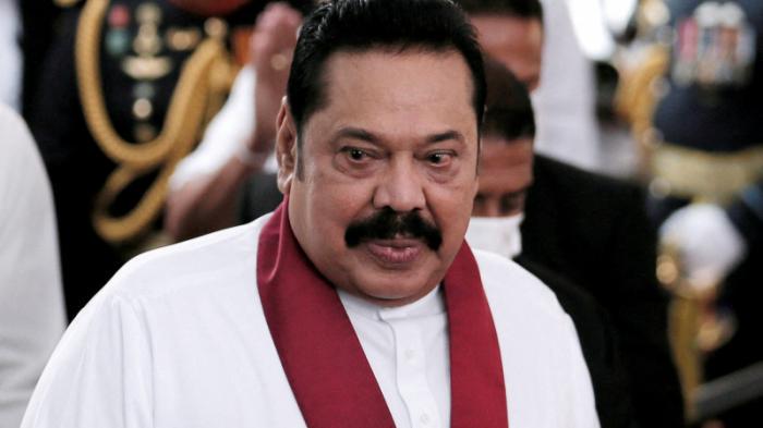 Экс-премьер Шри-Ланки сбежал на военную базу из-за протестов
                12 мая 2022, 10:54