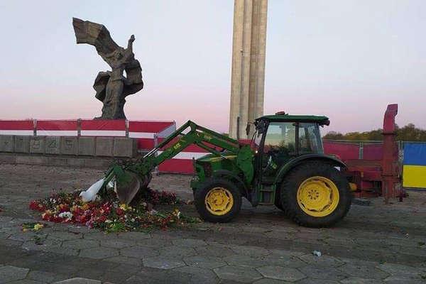 Сейм Латвии разрешил снос советского памятника Освободителям Риги