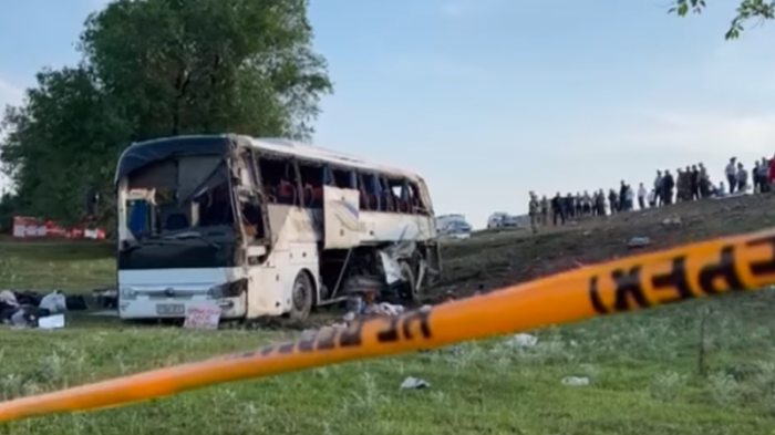 Автобус в иностранцами попал в аварию близ Тараза: двое погибли, десятки пострадали
                13 мая 2022, 05:32