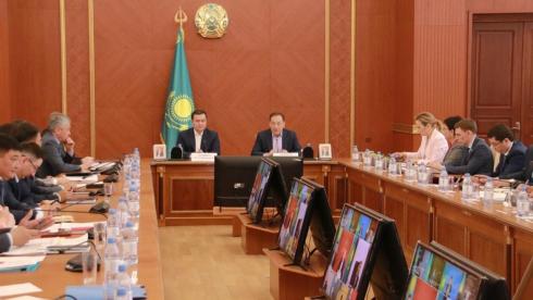 Ералы Тугжанов провёл в Караганде совещание по реализации Программы повышения доходов населения