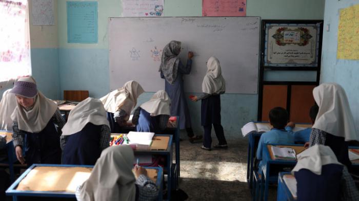 Талибы вновь разрешили девочкам посещать школы
                17 мая 2022, 10:53