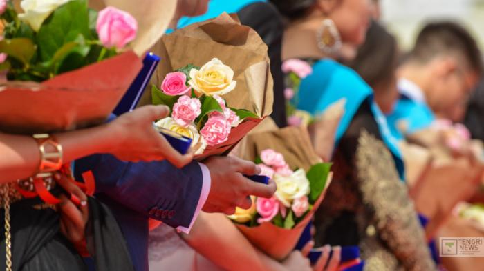 Последний звонок: можно ли дарить цветы учителям, ответили в МОН
                24 мая 2022, 19:45