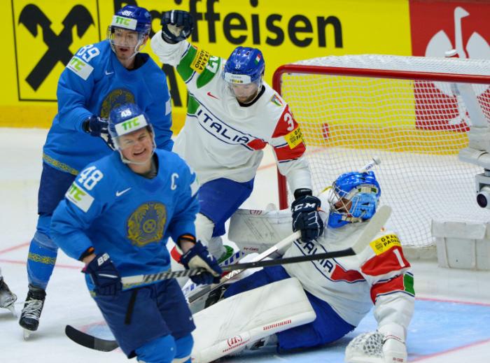«Хоккей в Казахстане идет вниз, что аж страшно». Известный эксперт не удивлен провалу сборной на ЧМ-2022 и уверен, что Михайлису пора на выход