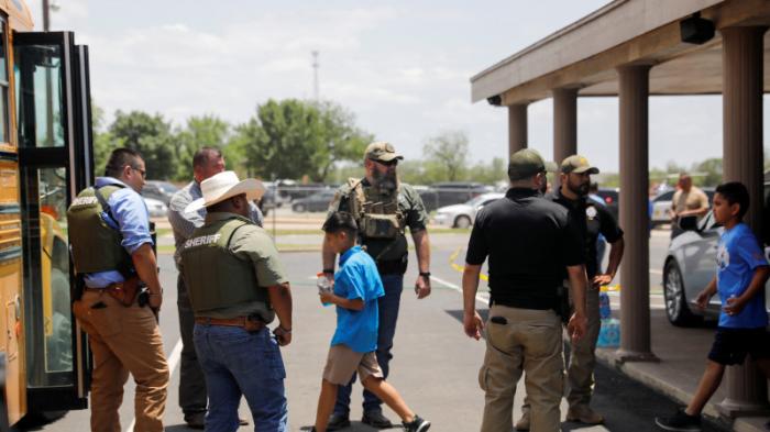 14 школьников и учитель застрелены в начальной школе в Техасе
                25 мая 2022, 04:23