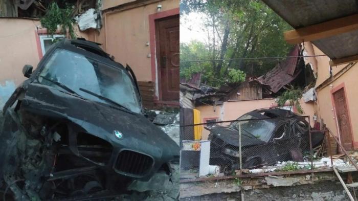 Автомашина BMW упала на дом в Алматинской области
                25 мая 2022, 14:17