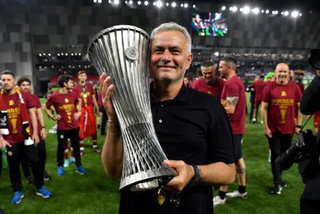 «Рома» и Моуринью выиграли Кубок Лиги конференций УЕФА