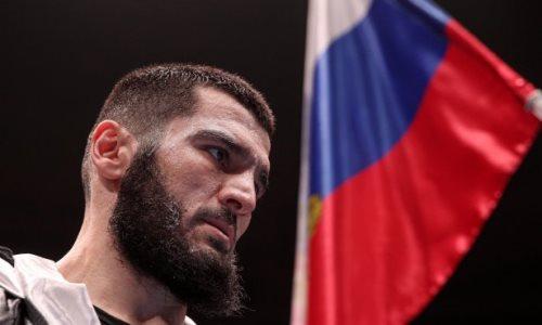 «Отрекшийся» от России чемпион мира по боксу обратился к Рамзану Кадырову