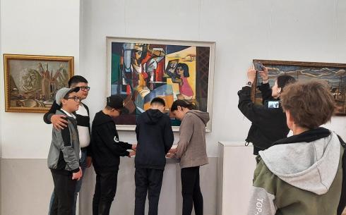 Увидеть слухом и прикосновением: необычная выставка открылась в карагандинском музее ИЗО