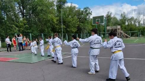 Для жителей Темиртау организовали бесплатные тренировки на свежем воздухе