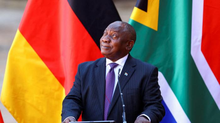 Президента ЮАР обвинили в похищении и взяточничестве
                03 июня 2022, 09:03