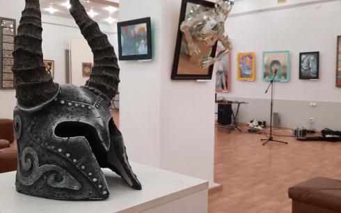 Выставка Петра Батталова в Караганде: фентези, игры, стихии