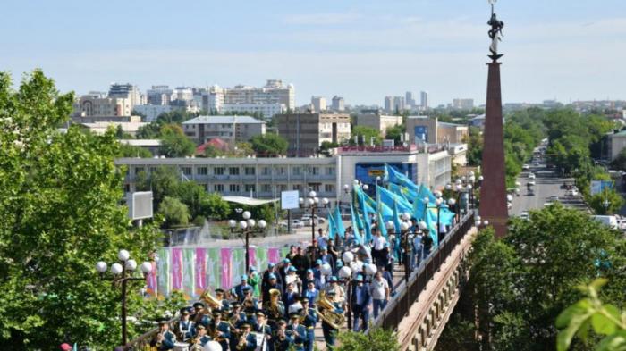 В Шымкенте прошел праздничный парад, посвященный Дню госсимволов
                04 июня 2022, 16:08