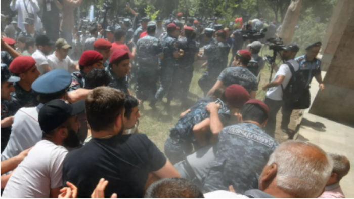 Митинг перерос в массовые беспорядки в Армении: задержаны 13 человек
                04 июня 2022, 23:29