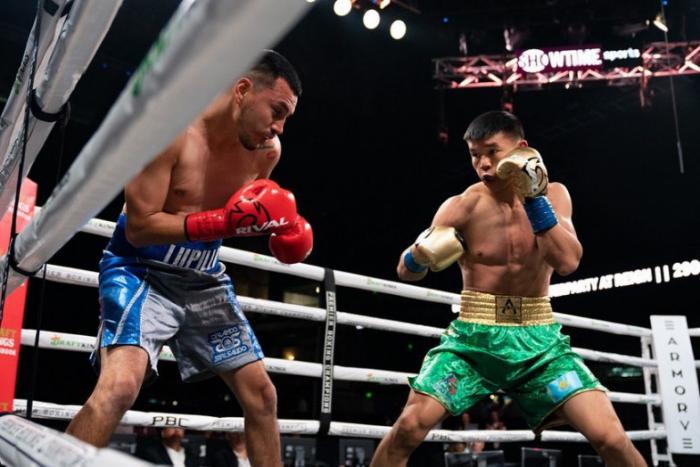 Казахстанские боксеры дебютировали в США досрочными победами
