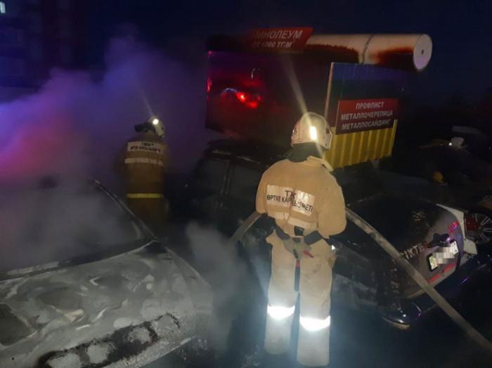 Две машины сгорели на парковке в Костанае
                10 июня 2022, 11:21