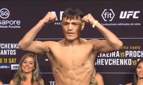 Казахский боец прошел взвешивание и дуэль взглядов перед дебютом в UFC. Видео