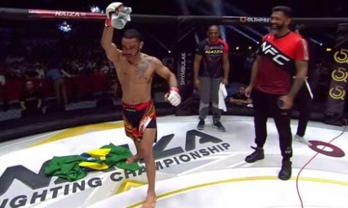 Бразилец необычно отпраздновал победу над казахстанским бойцом и объяснил это. Видео