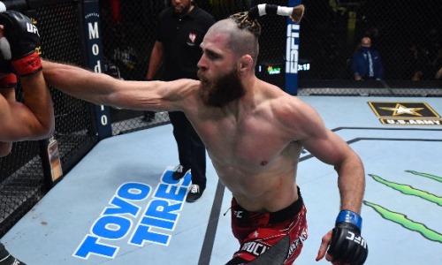 Видео полного боя Гловер Тейшейра — Иржи Прохазка на UFC 275 с морем крови и эффектной концовкой
