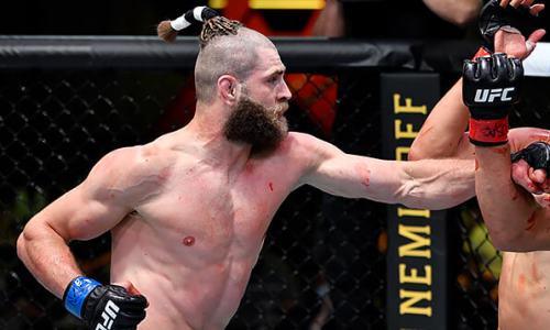 Главный бой турнира UFC 275 в кровавой рубке определил нового чемпиона. Видео
