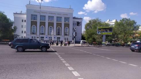 На пересечении проспектов Нуркена Абдирова и Бухар Жырау добавили дополнительную полосу движения