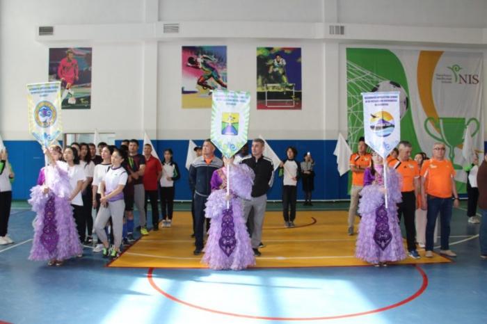 Школьные учителя провели спартакиаду в Петропаловске