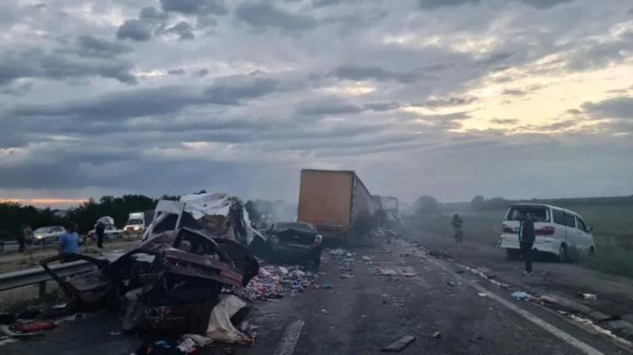 Горевший грузовик спровоцировал массовое ДТП в Жамбылской области
                15 июня 2022, 17:16