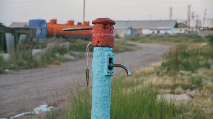 Жители села близ Алматы жалуются на отсутствие воды и дороги без асфальта
                16 июня 2022, 09:27