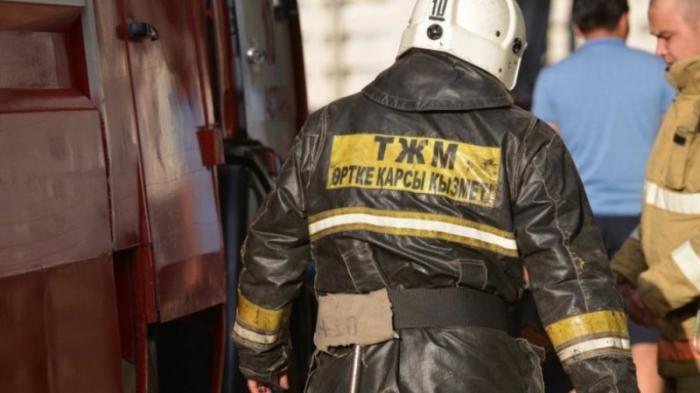 Мальчика без сознания вынес из горящей квартиры пожарный в Павлодаре
                16 июня 2022, 23:18