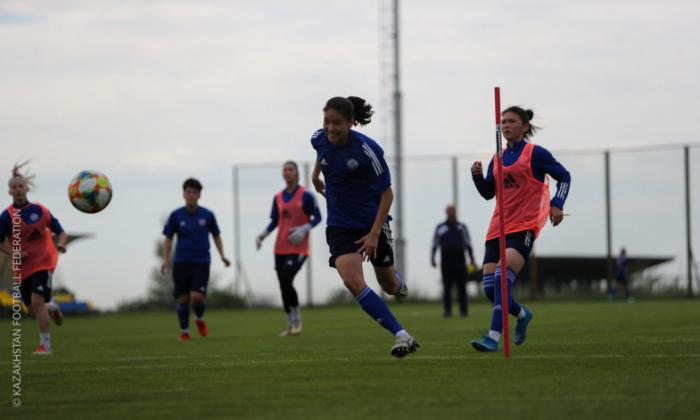 Фоторепортаж с тренировки женской сборной Казахстана