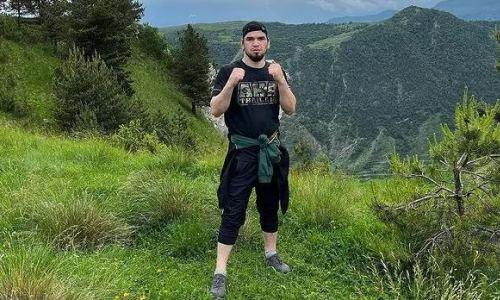 В Дагестане толпа мужчин жестоко избила бойца MMA. Видео