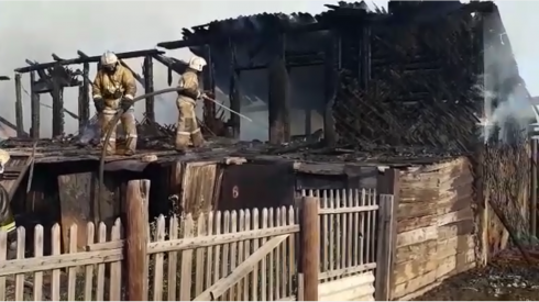 В Караганде сгорело несколько складов с углем и дровами