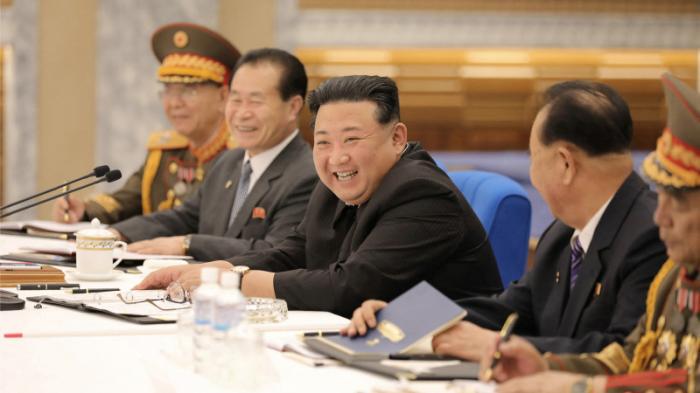 Ким Чен Ын реорганизует вооруженные силы КНДР
                23 июня 2022, 18:45