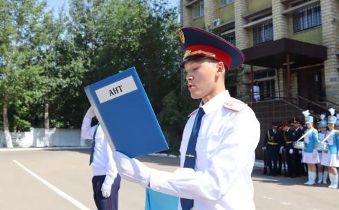 В Караганде присягу приняли 30 вступивших в должности работников полиции