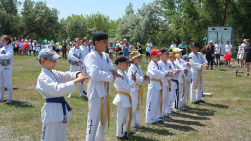 Международный Олимпийский день: юные спортсмены устроили спортивный флешмоб в Темиртау